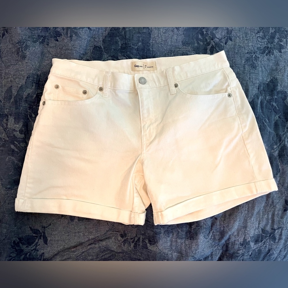 Lightweight denim shorts with cuff